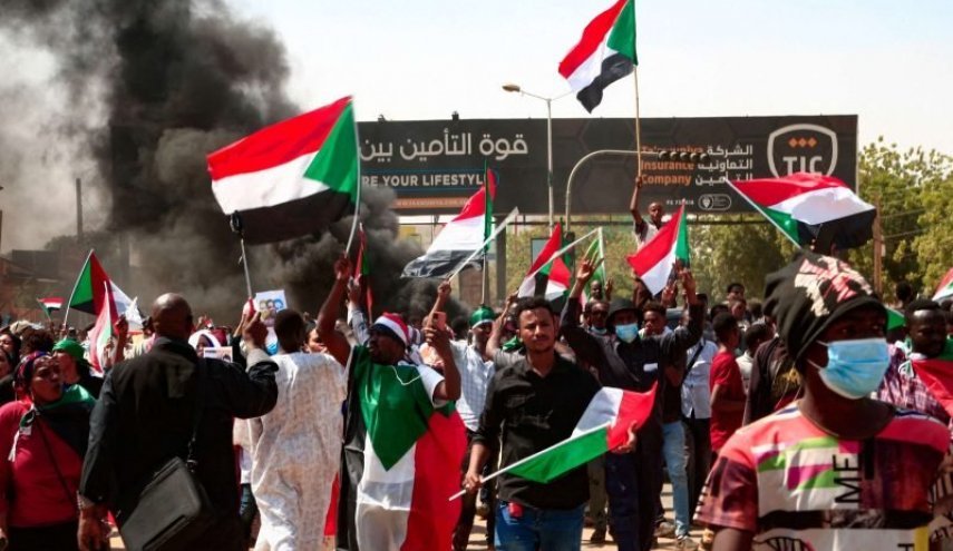 تظاهرات گسترده در سودان/ حمله تظاهرکنندگان به کاخ ریاست جمهوری