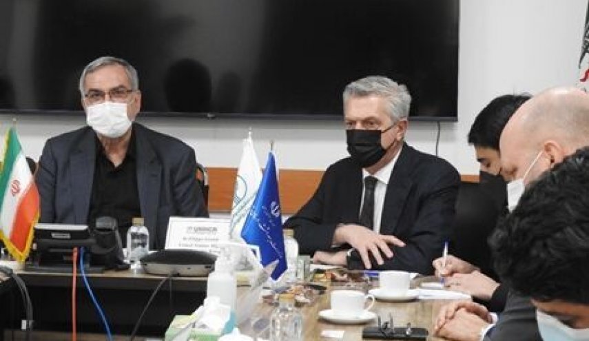 نقف على مسافة واحدة من الشعب الایرانی واللاجئين في تقديم الخدمات