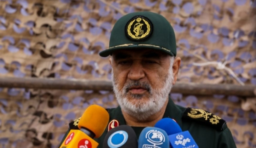 دست از پا خطا کنند ، دستانشان را قطع خواهیم کرد/ فاصله بین عملیات واقعی و رزمایش موشکی سپاه تنها تغییر زوایای پرتاب موشک است
