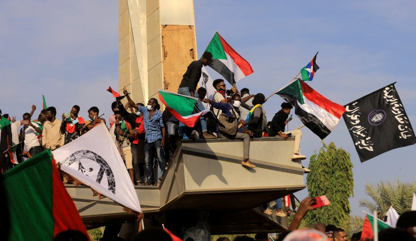 المقاومة السودانية: المتظاهرون يتجهون للقصر الجمهوري