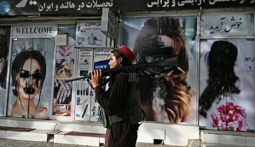 طالبان: زنان افغان بدون همراهی مردان نمی‌توانند سفر کنند