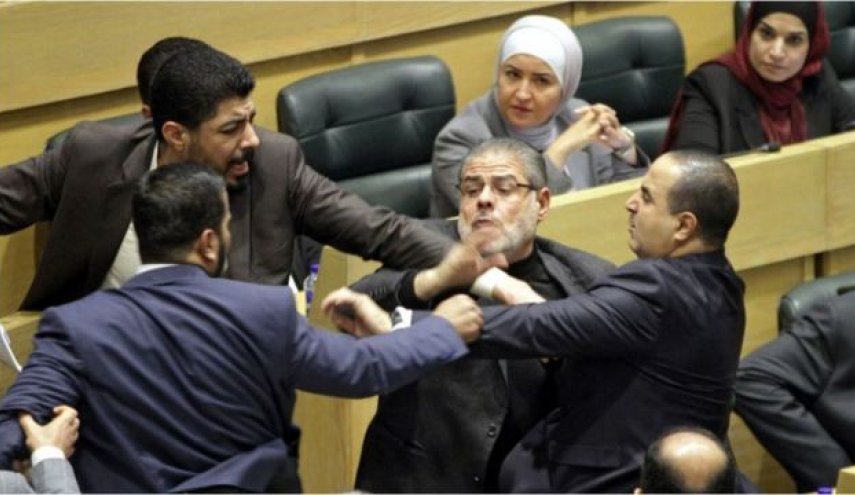 رفع شكوى رسمية على خلفية العراك تحت قبة البرلمان الاردني