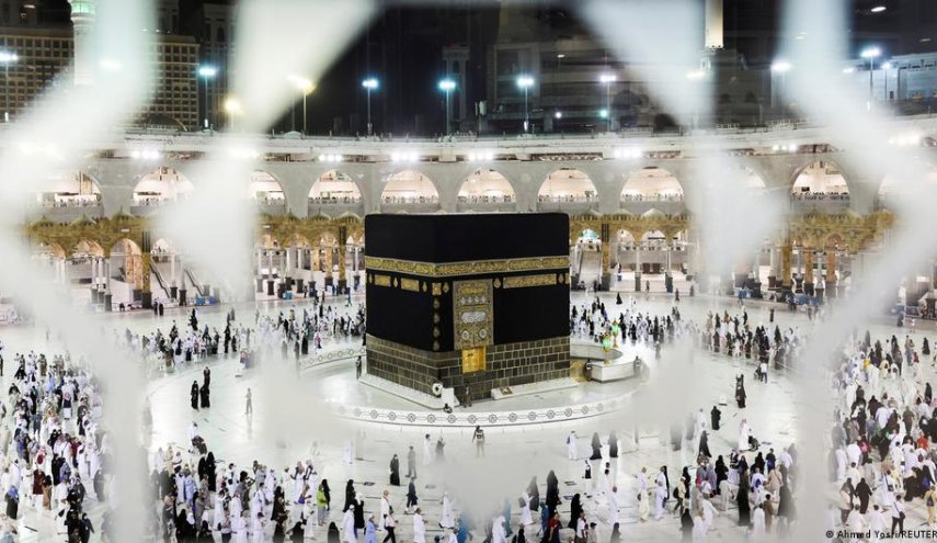 مع تصاعد الإصابات بكورونا..السعودية تعيد تطبيق التباعد الجسدي في الحرمين الشريفين