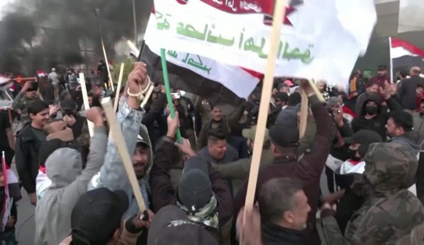 ماکت سفارت آمریکا در عراق به آتش کشیده شد