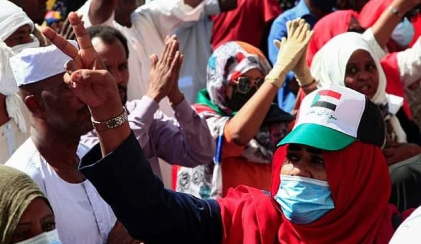 نیروهای امنیتی سودان به تجمع بزرگ ضد کودتا گاز اشک آور شلیک کردند