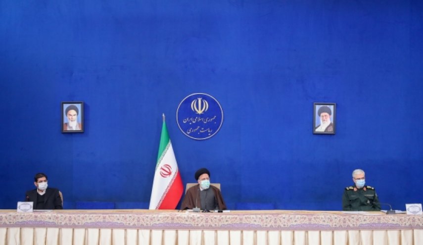 همچنان باید نسبت به رعایت اصول بهداشتی دقت و حساسیت وجود داشته باشد/ هیچ کمبودی در زمینه تامین واکسن‌های ساخت داخل و وارداتی وجود ندارد/ همه مردم دُز سوم واکسن را تزریق نمایند