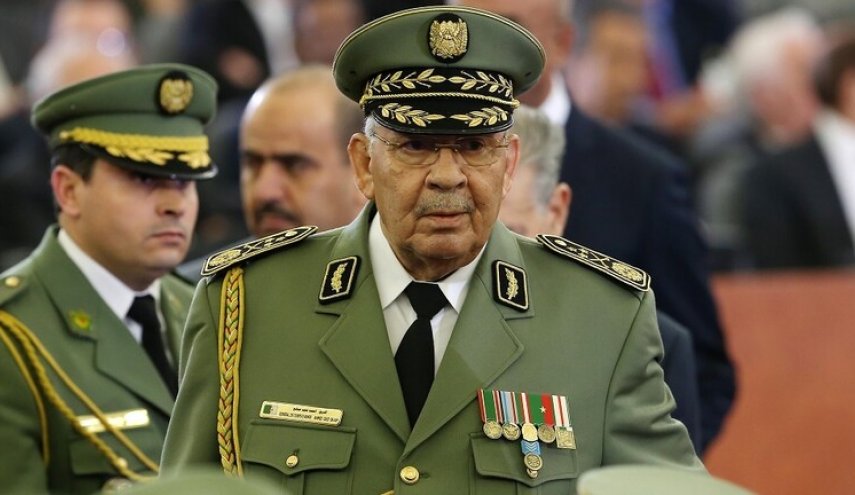 صحيفة: الإعدام لسكرتير قائد أركان الجيش الجزائري السابق والمؤبد لآخرين