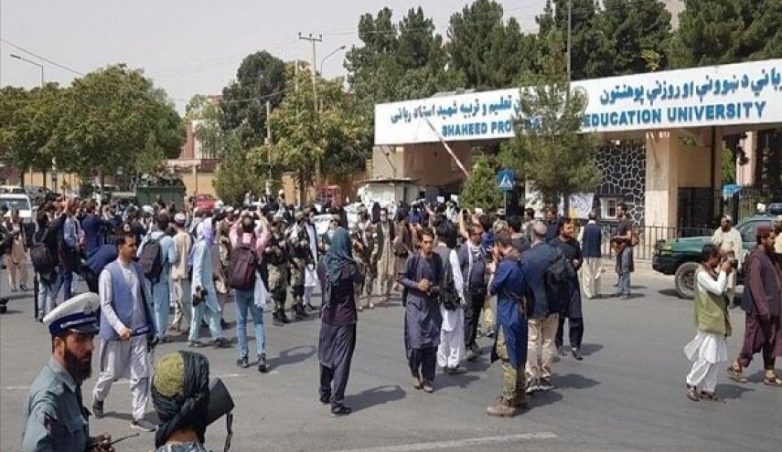حقانی: فعالیت دانشگاه‌ها در افغانستان به‌زودی آغاز می‌شود