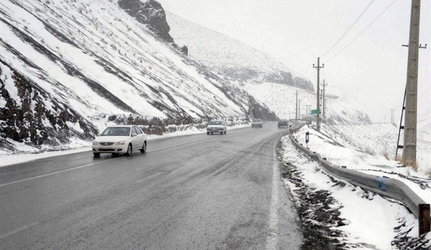 آخرین وضعیت جاده‌ها با وجود برف و کولاک
