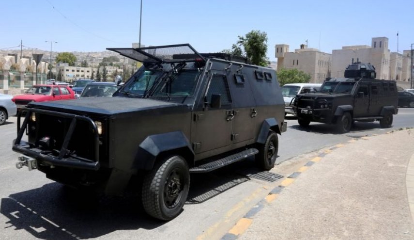 ملثمون يحرقون مقر العشائر في منطقة العجارمة الأردنية