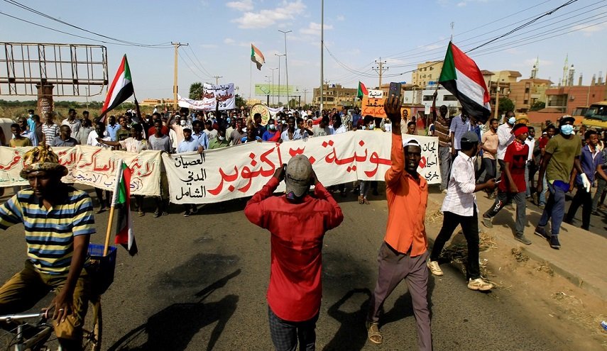 قبيل مليونية جديدة.. السلطات تعلن وسط الخرطوم 'منطقة محظورة'