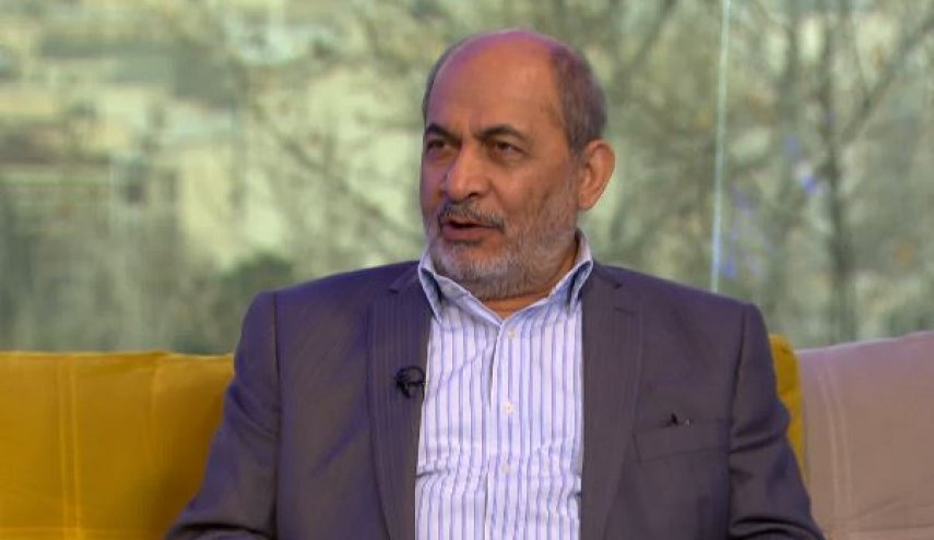 رفیق‌دوست: امام (ره) قرار بود پنجم بهمن وارد ایران شود اما بختیار فرودگاه تهران را بست