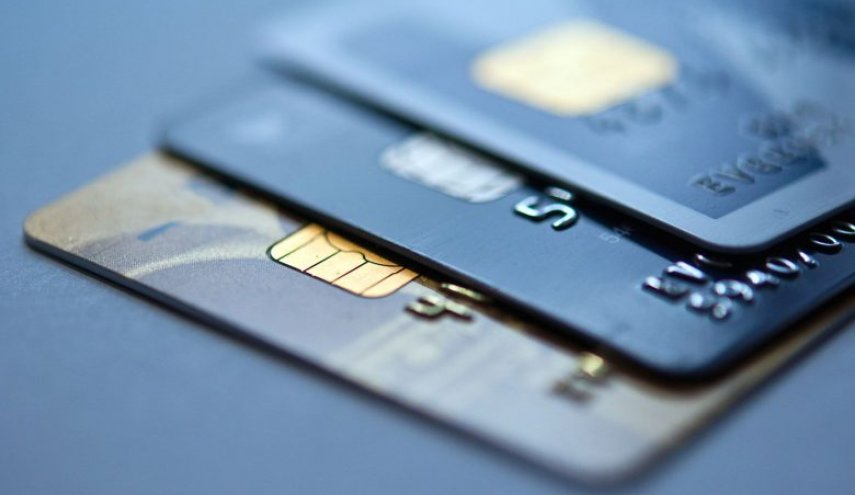 التجاري السوري يوضح سبب استخدام بطاقات صراف بنماذج قديمة
