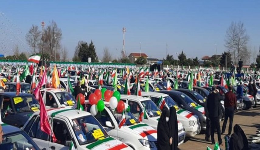 مسيرات ذكرى انتصار الثورة الاسلامية تجري بالسيارات والدراجات النارية