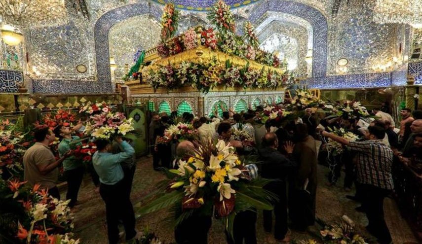 تزيين ضريح الإمام علي (ع) بأفخر أنواع الزهور