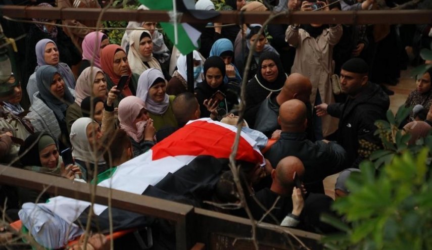 تشییع پیکر شهید ابوصلاح در جنین؛ فلسطینی‌ها شعار حمایت از مقاومت سر دادند