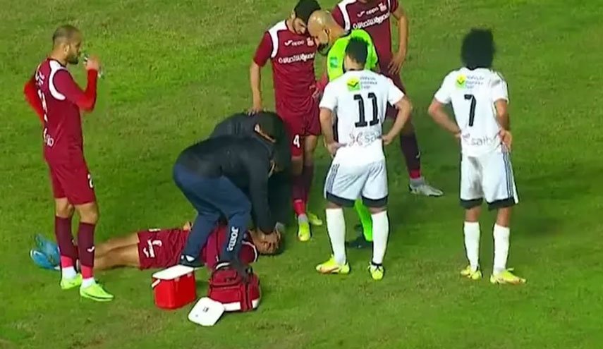 'كاد يبلع لسانه' : نجاة لاعب بالدوري المصري من الموت