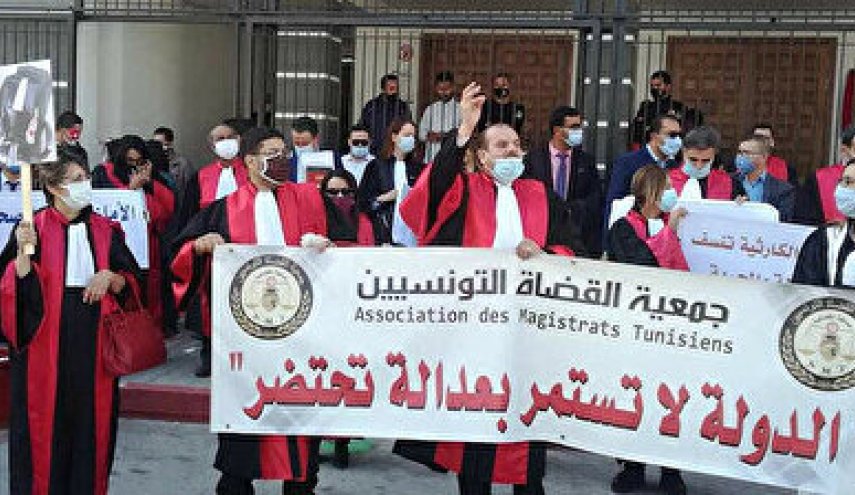 جمعية القضاء التونسية تدعو إلى الاحتجاج ولبس الشارة الحمراء
