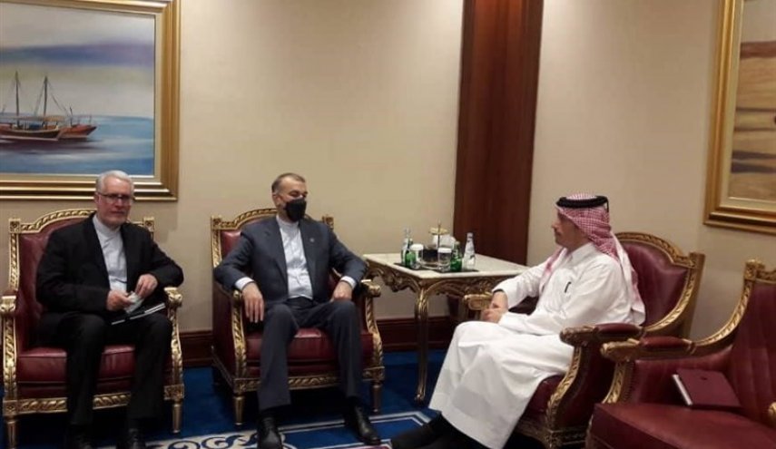 وزير الخارجية الإيراني يلتقي نظيره القطري