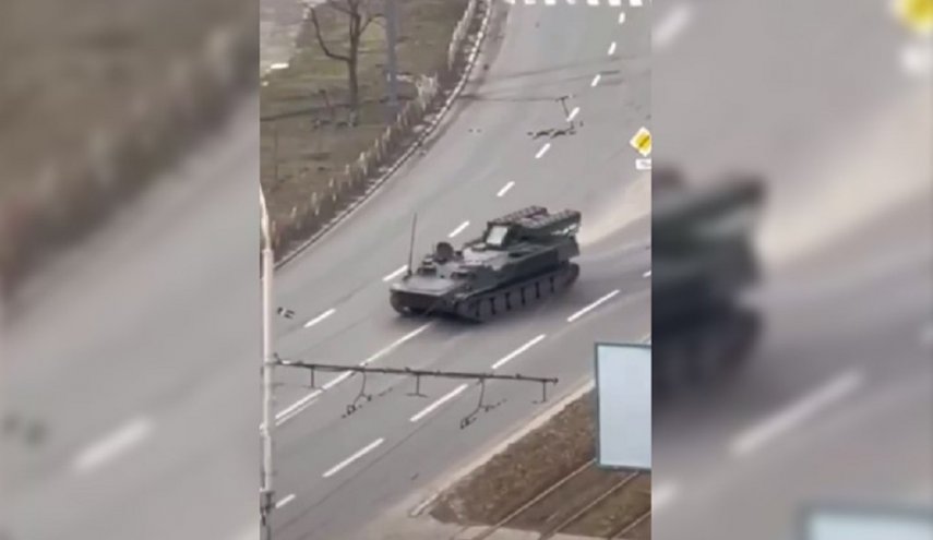 روسيا تعلق على فيديو متداول لدهس دبابة لسيارة مدنية في كييف