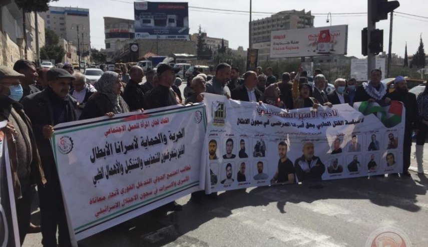 بيت لحم.. وقفة تضامنية مع الأسرى في سجون الاحتلال 
