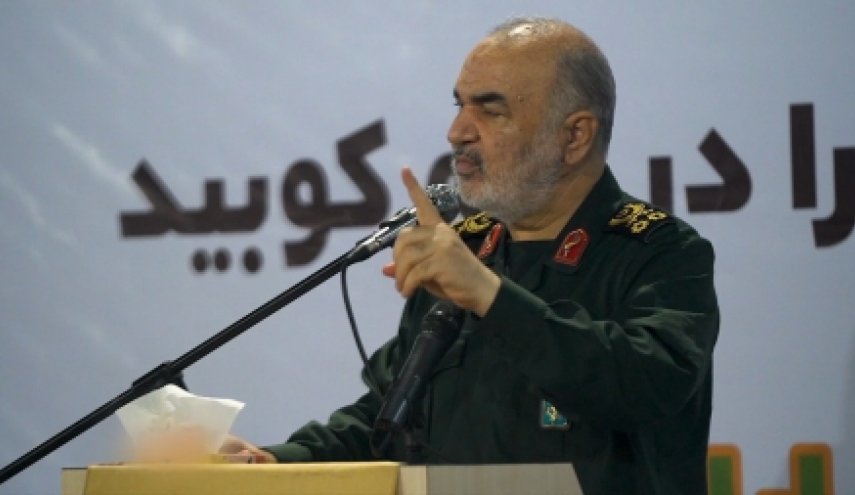 سرلشکر سلامی: به اندازه کافی سلاح های موثر با دانش بومی داریم/ قدرتی که توسط طاغوت به کسی داده شود نمی جنگد
