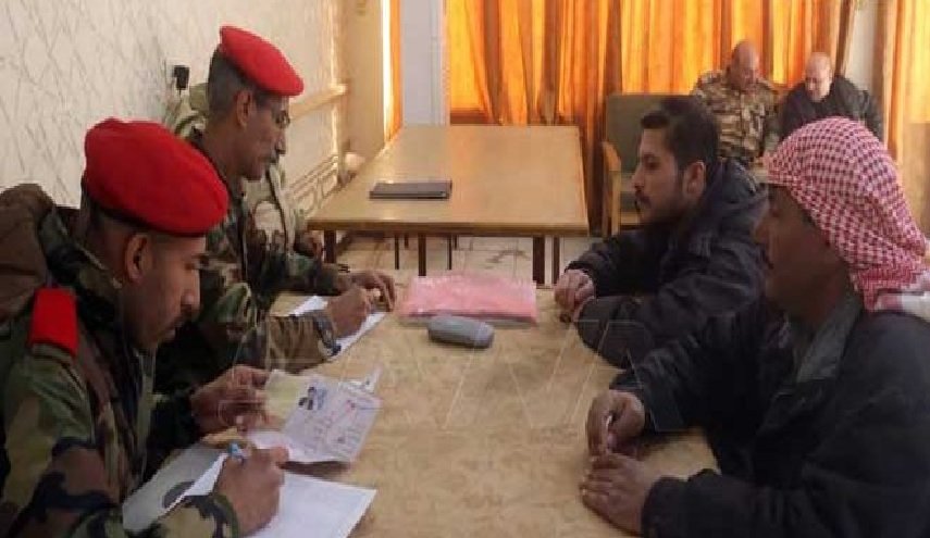 العشرات يتوافدون إلى مراكز التسوية في دير الزور وحلب والرقة