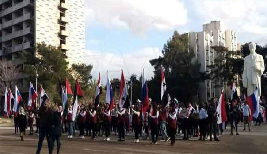 وقفة تضامنية لطلاب وأساتذة جامعة دمشق مع روسيا
