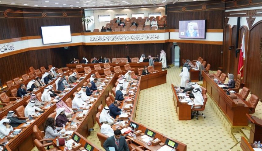 النظام البحريني يرفض قانونًا نيابيا يلزمه ببحرنة الوظائف