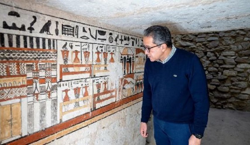 عمرها أكثر من 4500 عام.. مصر تكشف عن 5 مقابر فرعونية