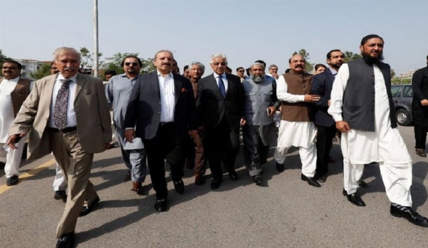 درخواست عمران خان از رئیس‌جمهور پاکستان برای انحلال پارلمان