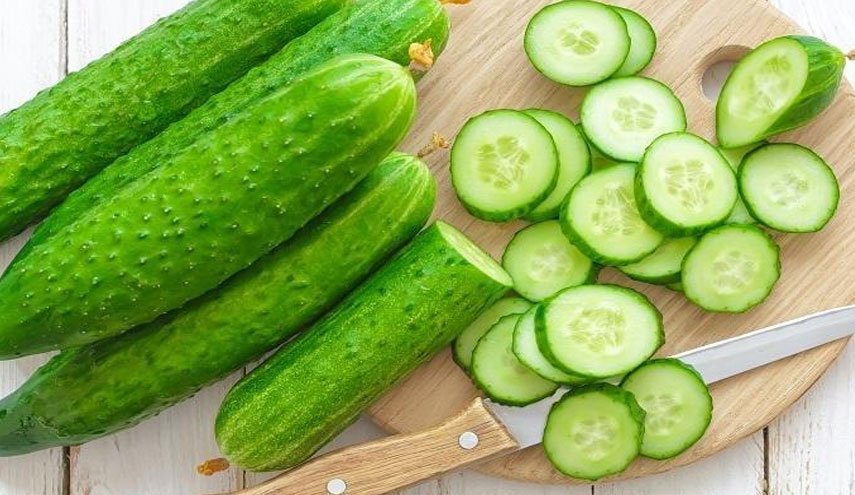 أسباب ستجعلك تتناولين الخيار قبل النوم