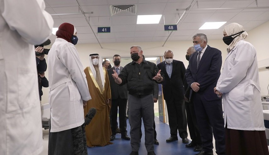 الطبيب المرافق لملك الأردن يكشف عن الحالة الصحية للملك بعد العمل الجراحي
