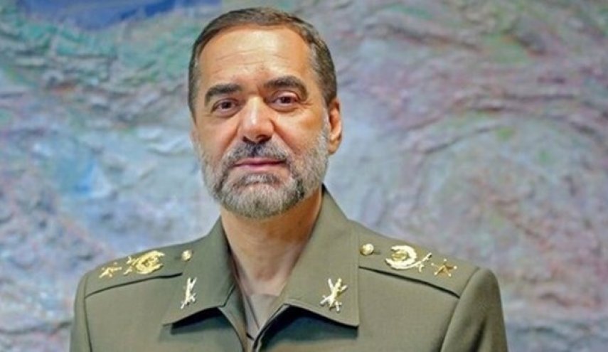 وزير الدفاع الايراني: الجيش رمز للردع والاقتدار والامن
