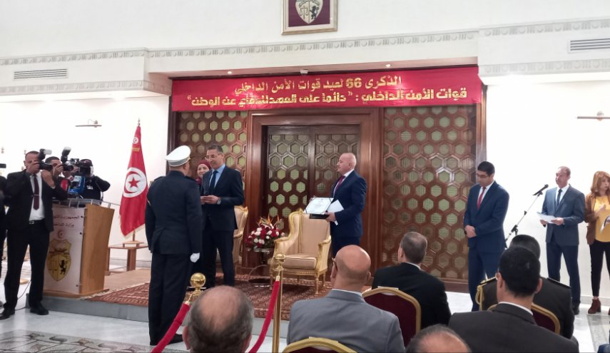 وزير الداخلية التونسي: من الضروري تعزيز قدرات القوات الأمنية
