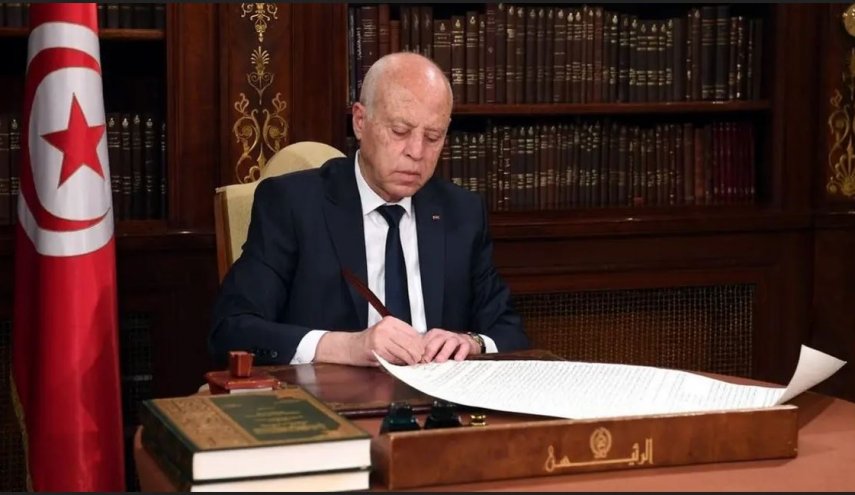 الرئيس التونسي يمنح نفسه حق تعيين أعضاء هيئة الانتخابات التونسية بمرسوم