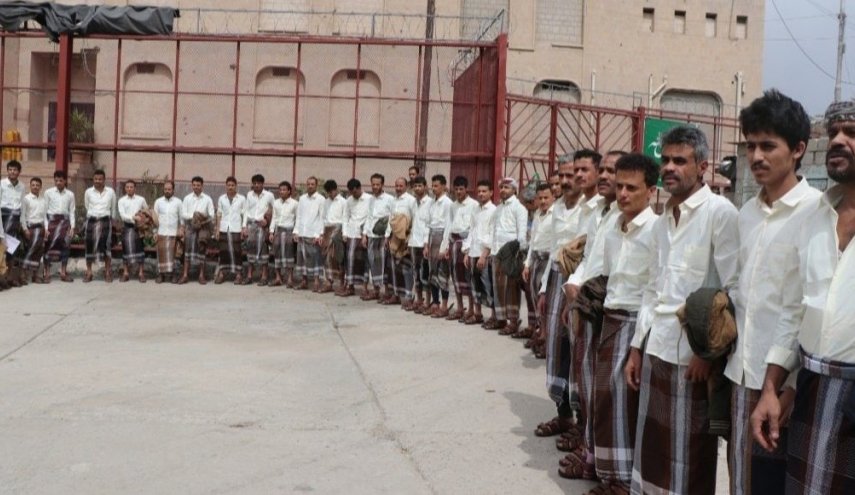 صنعاء تفرج عن 42 أسيرا من أسرى العدوان