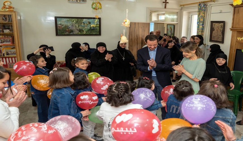 في دير سيدة صيدنايا.. الأسد وعقيلته يهنئان الراهبات والأيتام بعيد الفصح المجيد