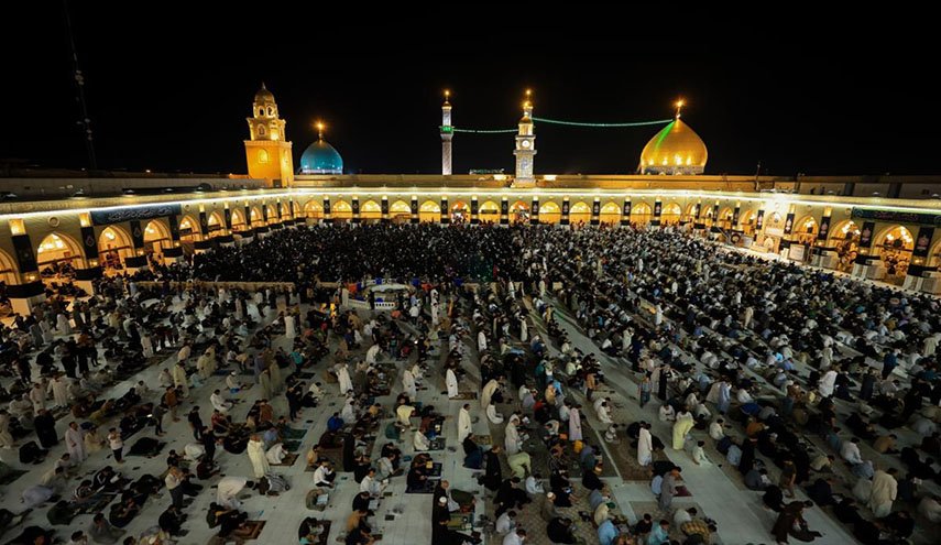 بالصور.. العراقيون يحيون ليلة القدر في مسجد الكوفة