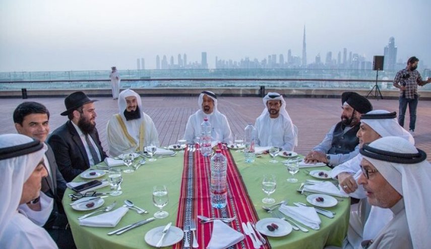 موقع بريطاني: الإمارات تورط شخصيات دينية في التطبيع لإخفاء نهج القمع