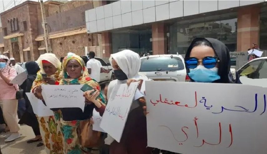 السلطات السودانية تطلق سراح وزير سابق مناهض للانقلاب
