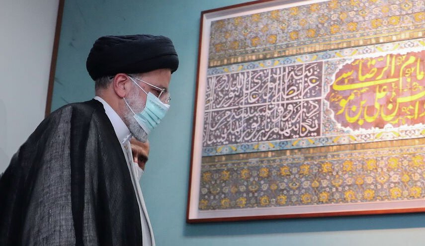 حضور آیت‌الله رئیسی‌ در کنار پیکر نادر طالب زاده + عکس