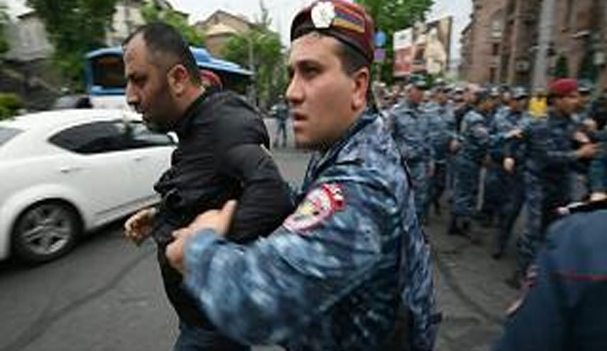  الشرطة الأرمينية تعتقل حوالي 170 متظاهرا في يريفان ومناطق أخرى