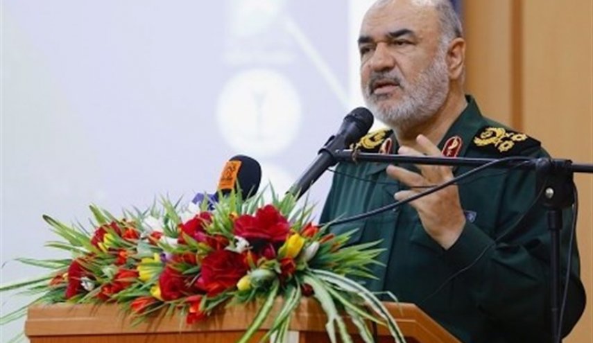 سردار سلامی: قدرت دشمن شکننده است و به زودی فرو می‌ریزد