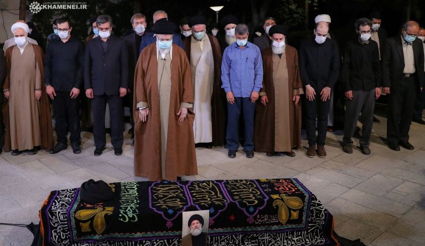 قائد الثورة أدى الصلاة على جثمان العالم الراحل فاطمي نيا