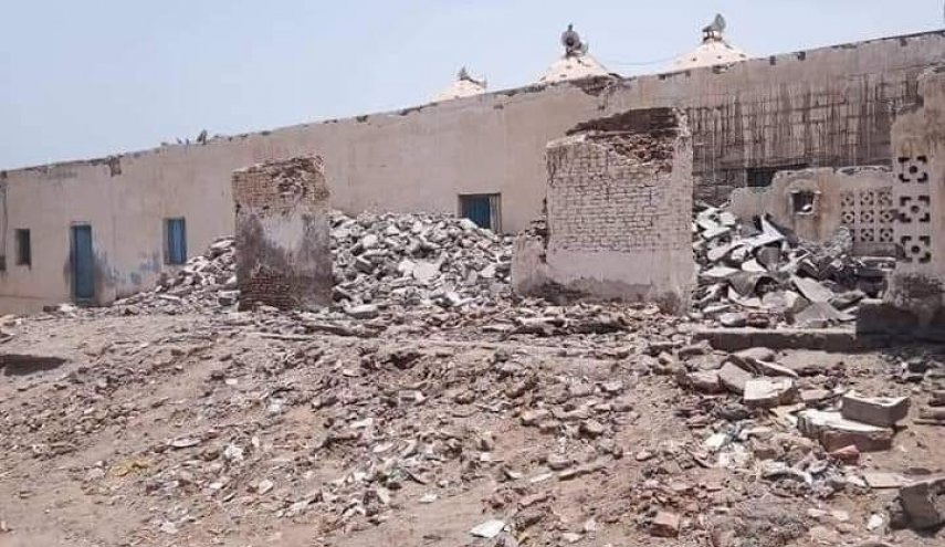 أوقاف الحديدة يدين هدم العدوان لجامع تاريخي بالخوخة