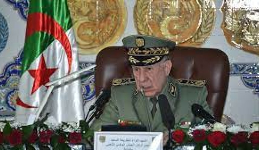 الجيش الجزائري يحذر من مؤامرات تستهدف وحدة البلاد