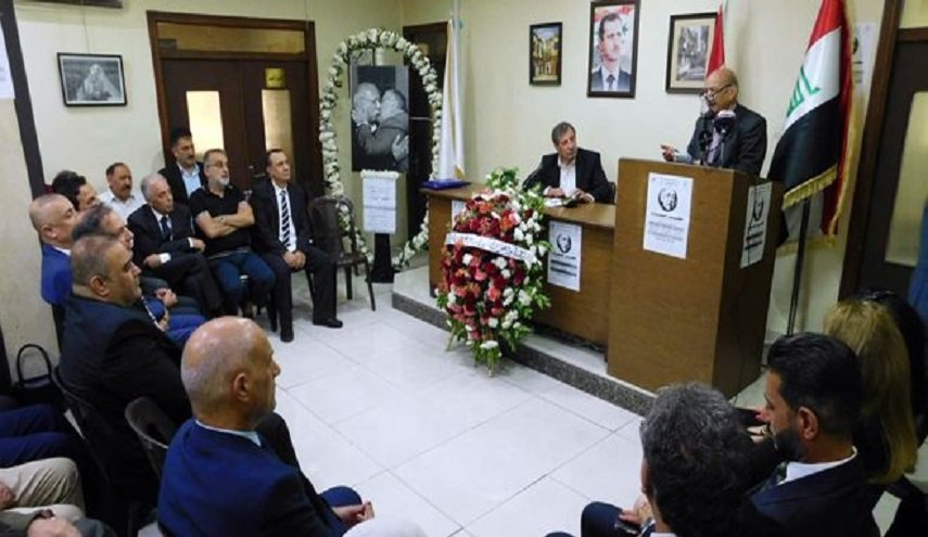 السوريون يكرّمون شخصية الشاعر العراقي الراحل مظفر النواب