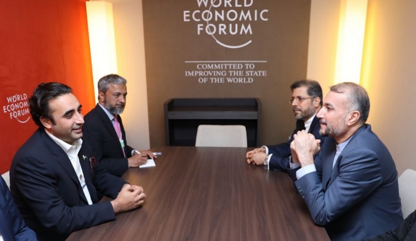 أمير عبداللهيان يلتقي نظيره الباكستاني على هامش منتدى دافوس