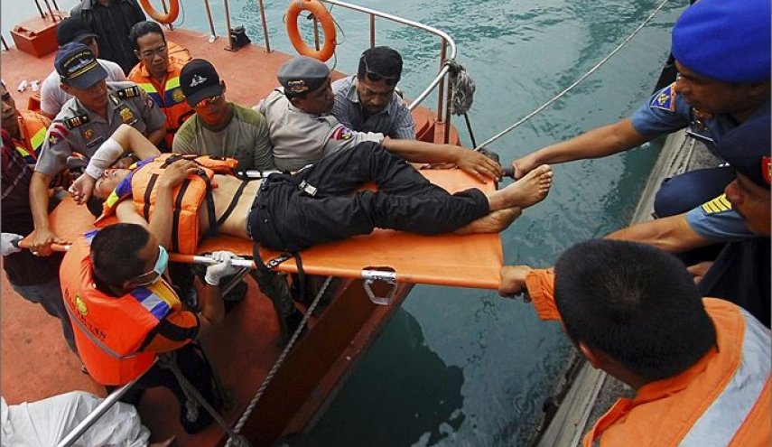 استمرار عمليات البحث عن 25 مفقودا إثر غرق قارب وسط إندونيسيا